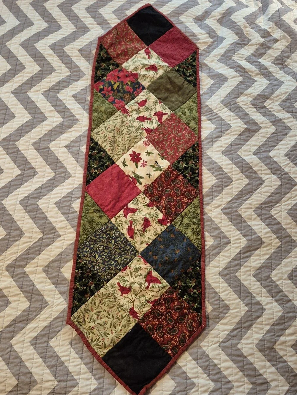 🌿5/$25 Quilted Christmas Cardinal Tablerunner